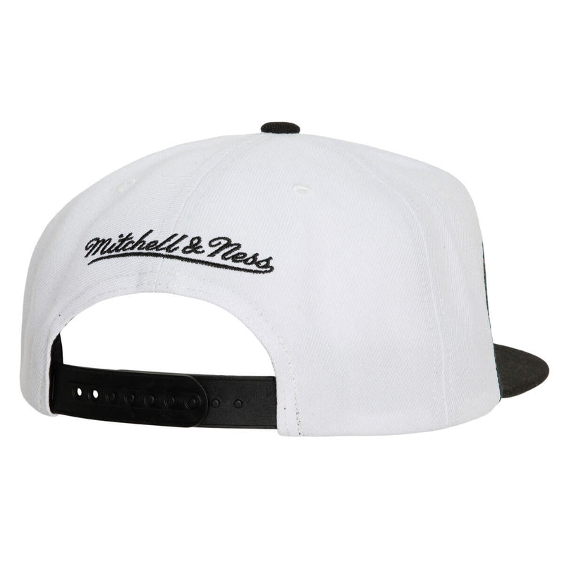 NHL VINTAGE SHARKTOOTH SNAPBACK BLACKHAWKS White 6HSSSH22088-CBHWHIT - Image 1 NHL VINTAGE SHARKTOOTH SNAPBACK BLACKHAWKS White 6HSSSH22088-CBHWHIT - Image 1