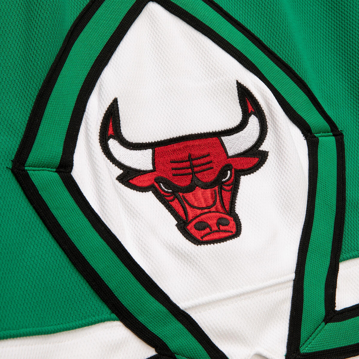 NBA AUTHENTIC SHORTS BULLS 08 - KELLY GREEN - Image 3