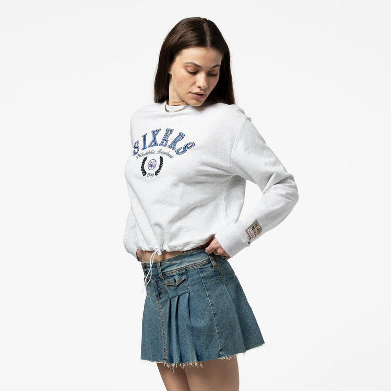 NBA WOMEN'S CROP FLEECE TOGGLE CREW 76ERS - Grey Heather - Image 7 NBA WOMEN'S CROP FLEECE TOGGLE CREW 76ERS - Grey Heather - Image 7