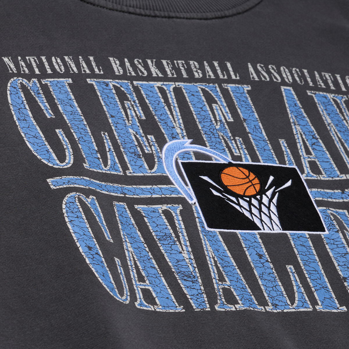 NBA DOWNTOWN COLLECTION FLEECE CREW CLEVELAND CAVALIERS - Image 4