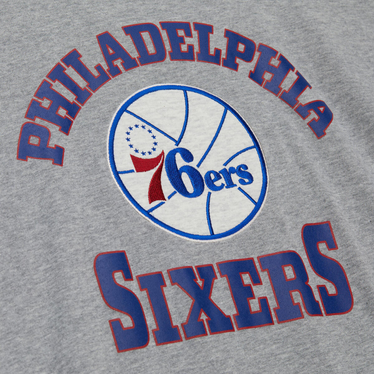 NBA HERITAGE COLLECTION PREMIUM SS TEE VINTAGE LOGO 76ERS GREY HEATHER-CREAM FC9283-P76GHCR - Image 4