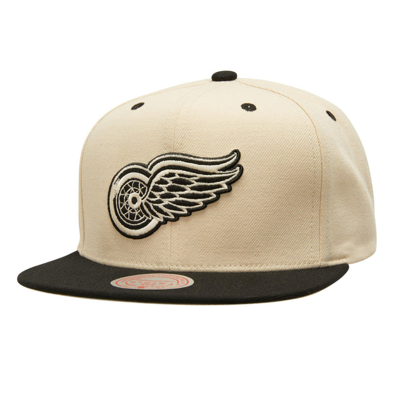 NHL EVERGREEN CREAM BLACK SNAPBACK VNTG RED WINGS Off White HS9559-DRWOFWH - Image 1 NHL EVERGREEN CREAM BLACK SNAPBACK VNTG RED WINGS Off White HS9559-DRWOFWH - Image 1