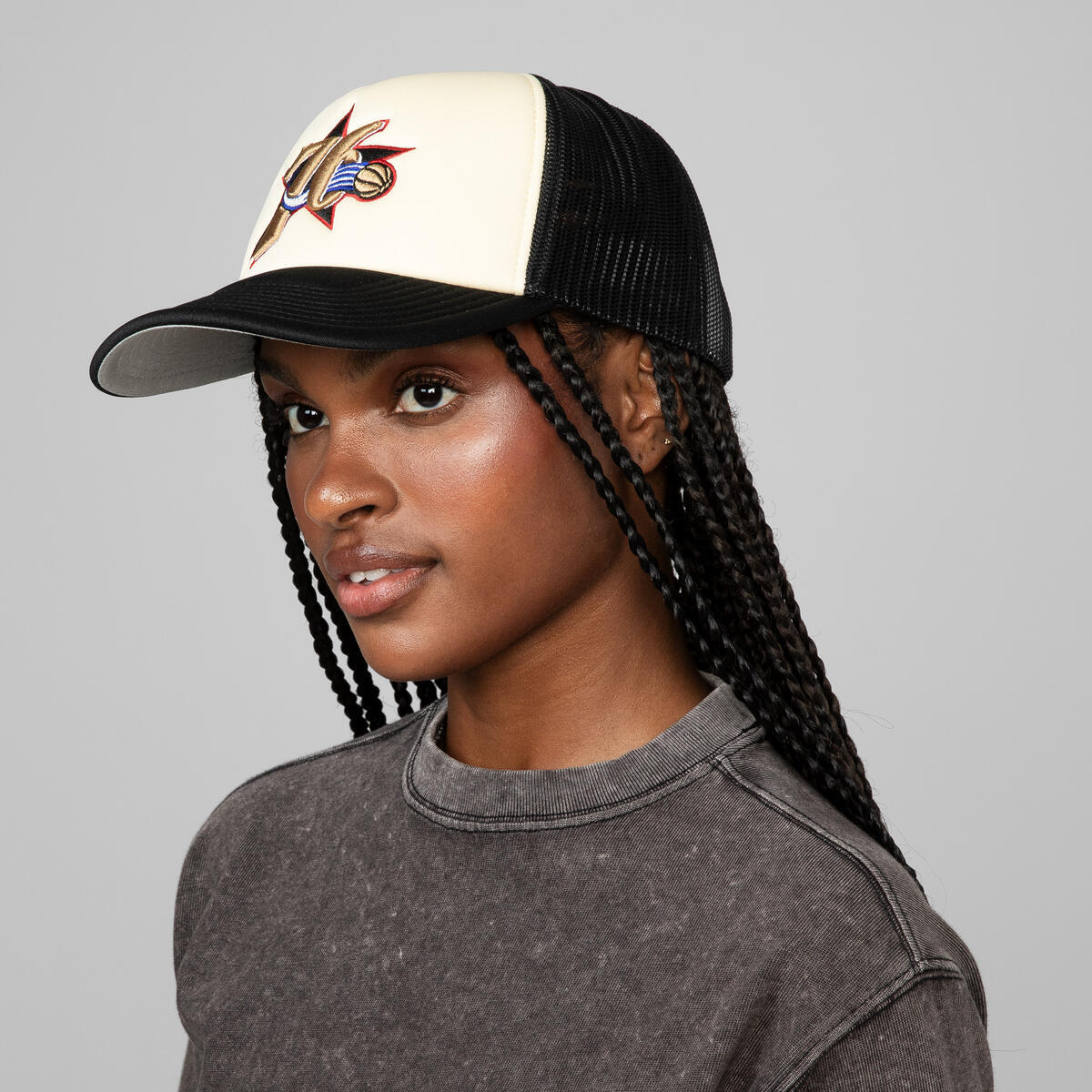 NBA VINTAGE BLOCK TRUCKER HWC 76ERS - Cream - Image 5