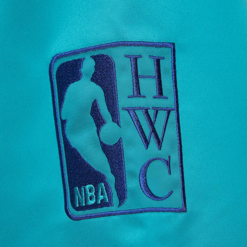 NBA TEAM OG 3.0 LIGHTWEIGHT SATIN JACKET VINTAGE LOGO HORNETS Hornets Blue JK8087-CHOHRBL - Image 4 NBA TEAM OG 3.0 LIGHTWEIGHT SATIN JACKET VINTAGE LOGO HORNETS Hornets Blue JK8087-CHOHRBL - Image 4