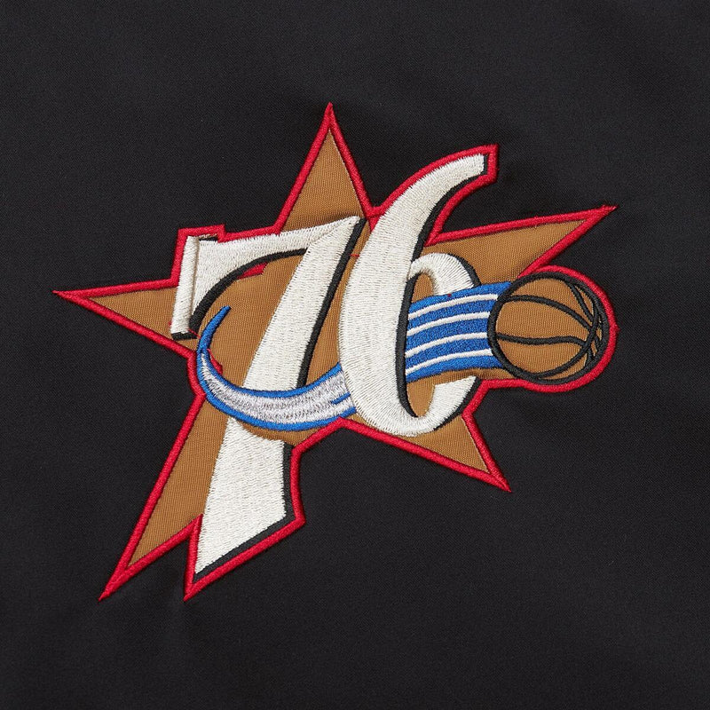 NBA PRIMETIME HEAVYWEIGHT SATIN JACKET VINTAGE LOGO 76ERS Black-Cream JK8453-P76BKCR - Image 2 NBA PRIMETIME HEAVYWEIGHT SATIN JACKET VINTAGE LOGO 76ERS Black-Cream JK8453-P76BKCR - Image 2