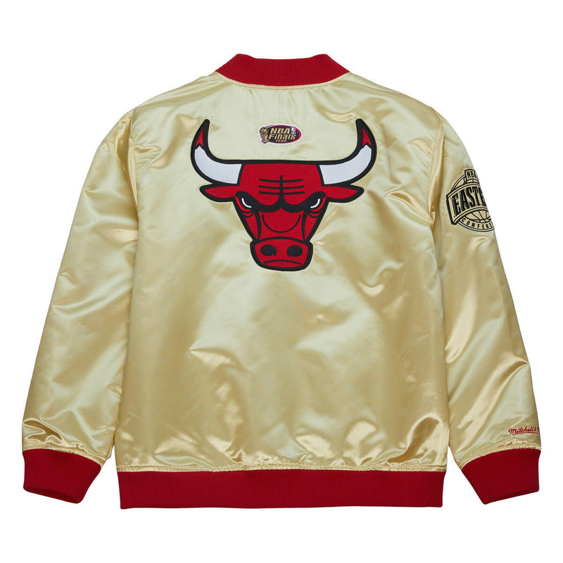 NBA TEAM OG 2.0 LIGHTWEIGHT SATIN JACKET VINTAGE LOGO BULLS - Gold - Image 2 NBA TEAM OG 2.0 LIGHTWEIGHT SATIN JACKET VINTAGE LOGO BULLS - Gold - Image 2