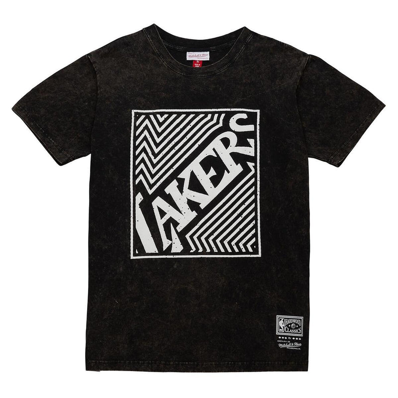 NBA DESTINATION LEISURE SS PREMIUM GRAPHIC TEE LAKERS Black SSTE6791-LALYYPPPBLCK - Image 1 NBA DESTINATION LEISURE SS PREMIUM GRAPHIC TEE LAKERS Black SSTE6791-LALYYPPPBLCK - Image 1