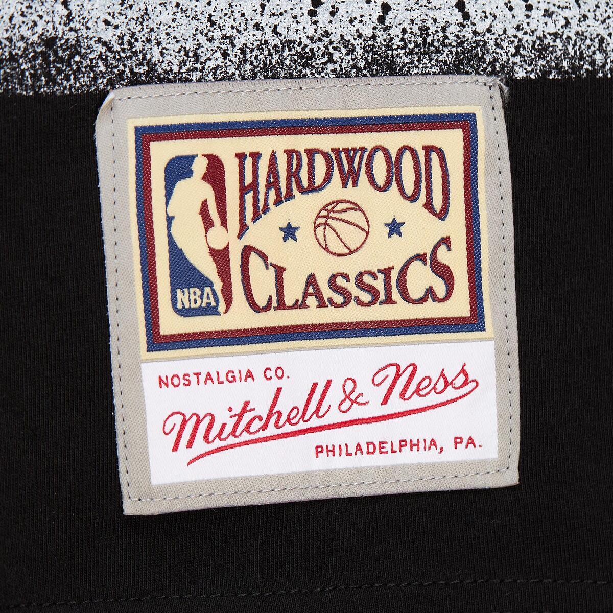 NBA FASHION OVERSIZED SS TEE VINTAGE LOGO BULLS Black TCRW6624-CBUYYPPPBLCK - Image 5