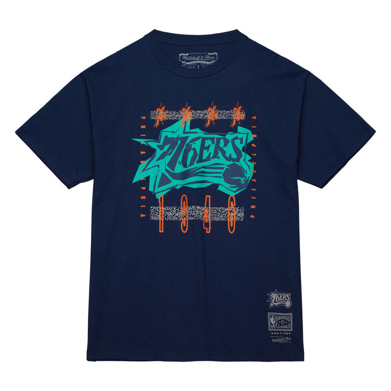 NBA 90s REFLECTIVE STATIC SS PREMIUM TEE 76ERS Navy TCRW6778-P7646PPPNAVY - Image 2 NBA 90s REFLECTIVE STATIC SS PREMIUM TEE 76ERS Navy TCRW6778-P7646PPPNAVY - Image 2