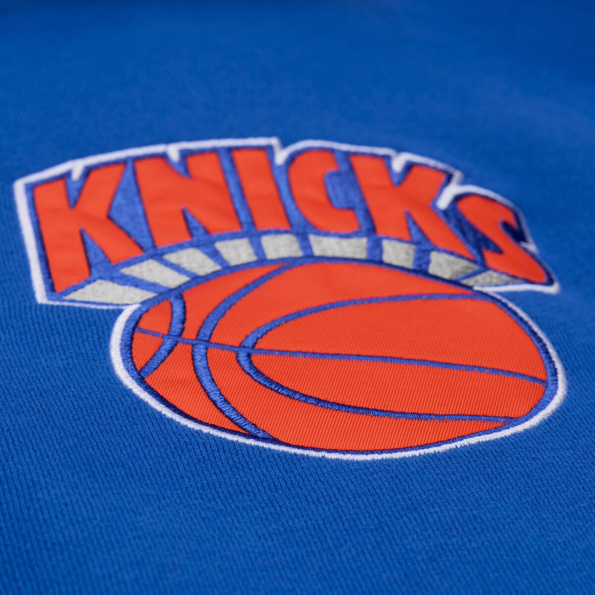 NBA THROW IT BACK QUILTED FLEECE HOODIE NEW YORK KNICKS - Image 4