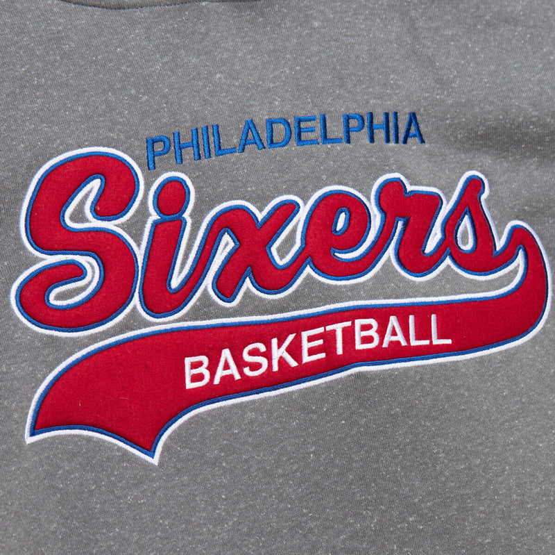 NBA SNOW WASHED FLEECE HOODIE VINTAGE LOGO 76ERS Grey Heather TH8046-P76GYHT - Image 2 NBA SNOW WASHED FLEECE HOODIE VINTAGE LOGO 76ERS Grey Heather TH8046-P76GYHT - Image 2