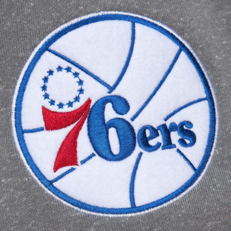 NBA SNOW WASHED FLEECE HOODIE VINTAGE LOGO 76ERS Grey Heather TH8046-P76GYHT - Image 3 NBA SNOW WASHED FLEECE HOODIE VINTAGE LOGO 76ERS Grey Heather TH8046-P76GYHT - Image 3