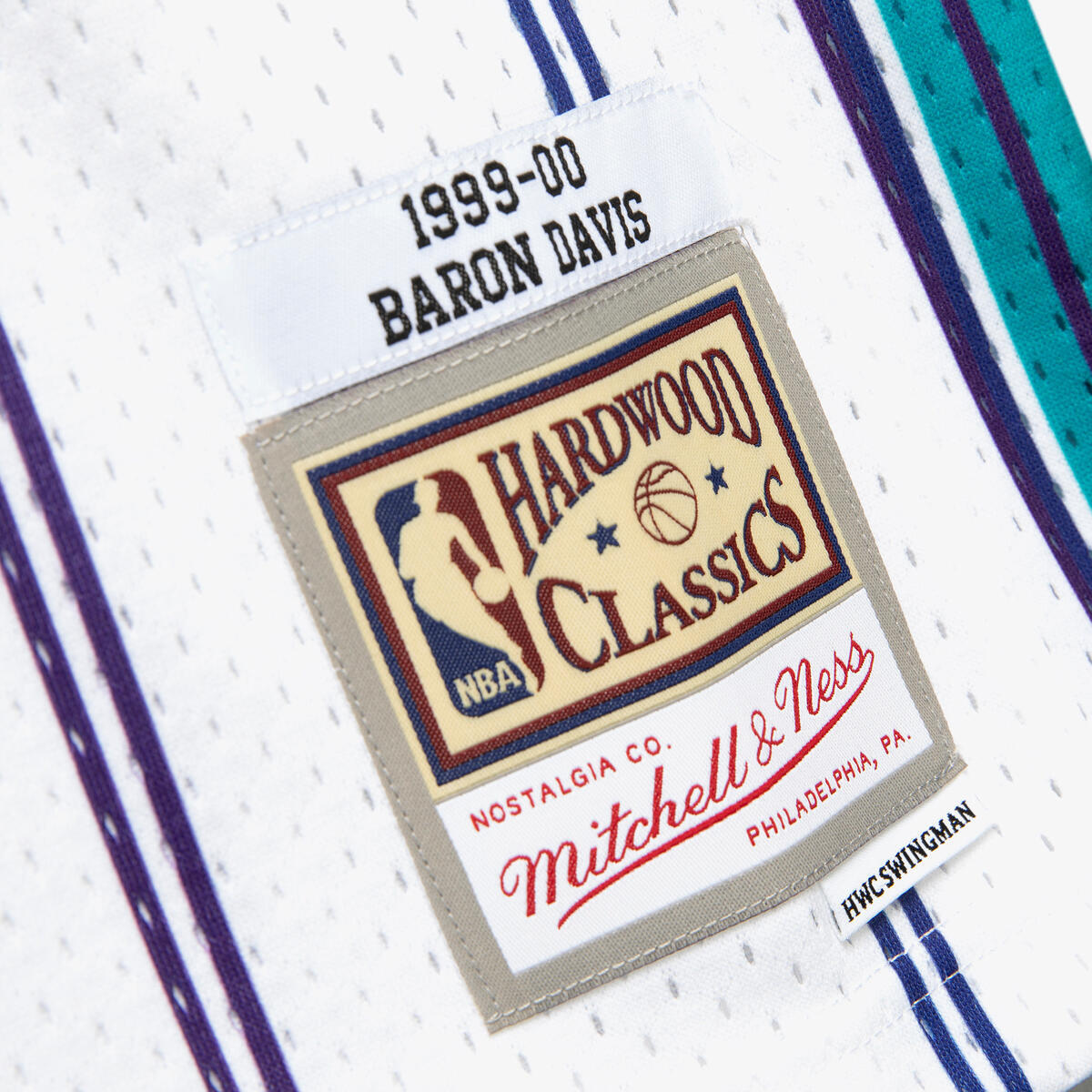 NBA SWINGMAN JERSEY HORNETS 1999 BARON DAVIS White SMJYGS20055-CHOWHIT99BDV - Image 4