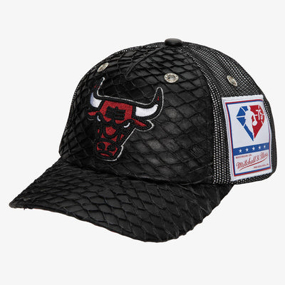 NBA 75TH PLATINUM LUX TRUCKER BULLS - Black