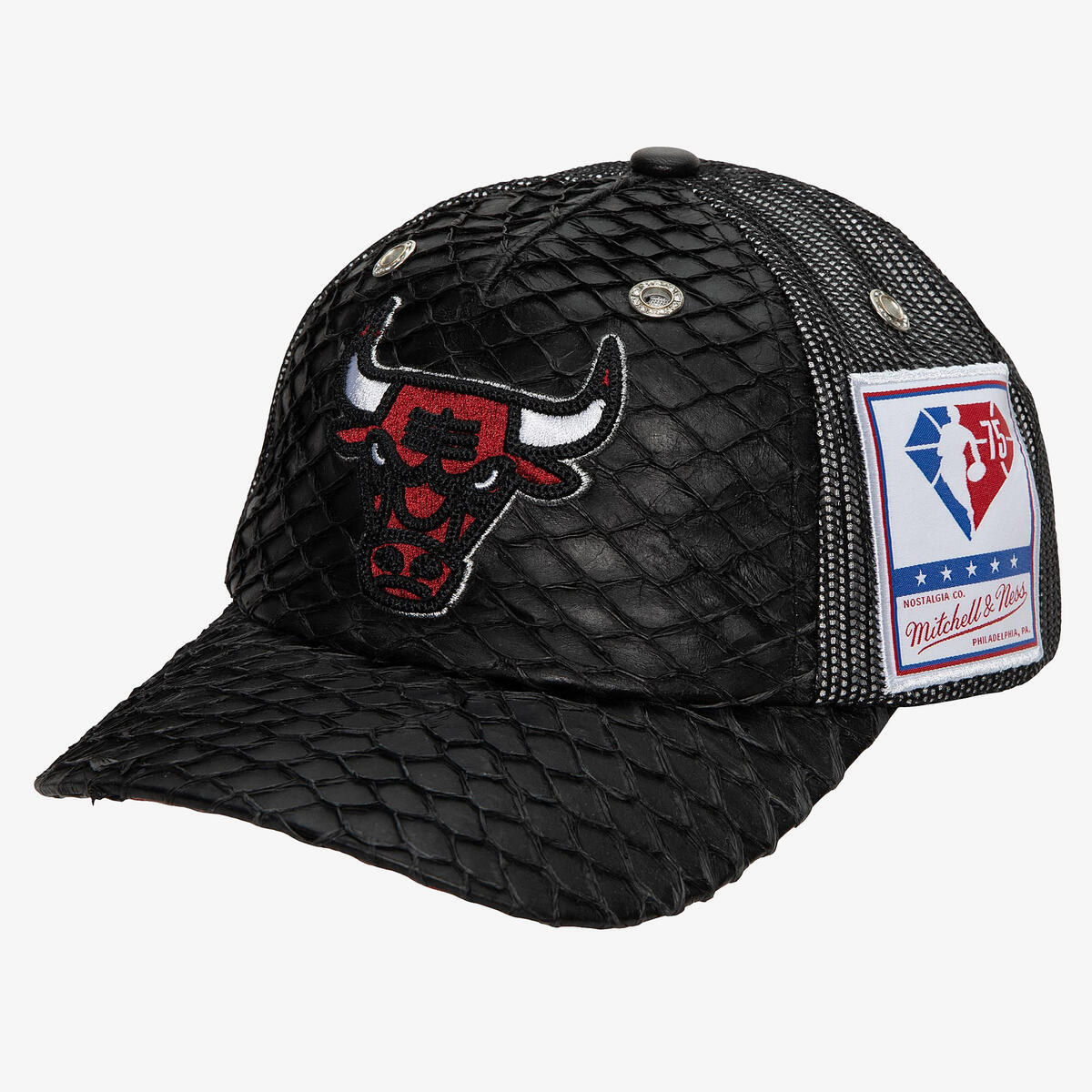 NBA 75TH PLATINUM LUX TRUCKER BULLS - Black