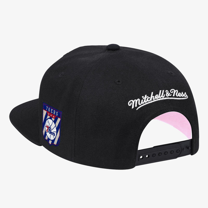 NBA PINK UNDER SCRIPT SNAPBACK HWC 76ERS - Black - Image 2