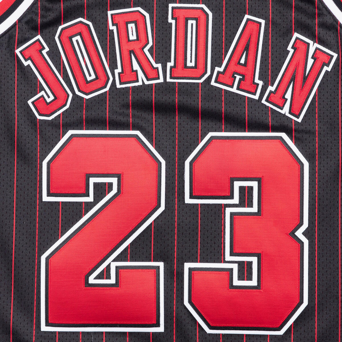 NBA AUTHENTIC ALTERNATE JERSEY BULLS 1996 MICHAEL JORDAN - Black - Image 7