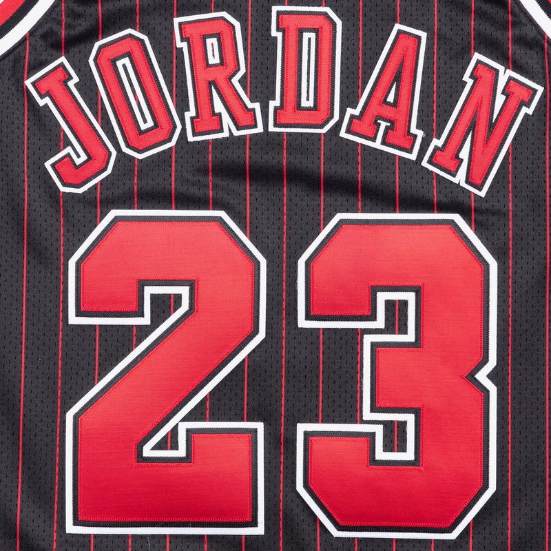 NBA AUTHENTIC ALTERNATE JERSEY BULLS 1996 MICHAEL JORDAN - Black - Image 7