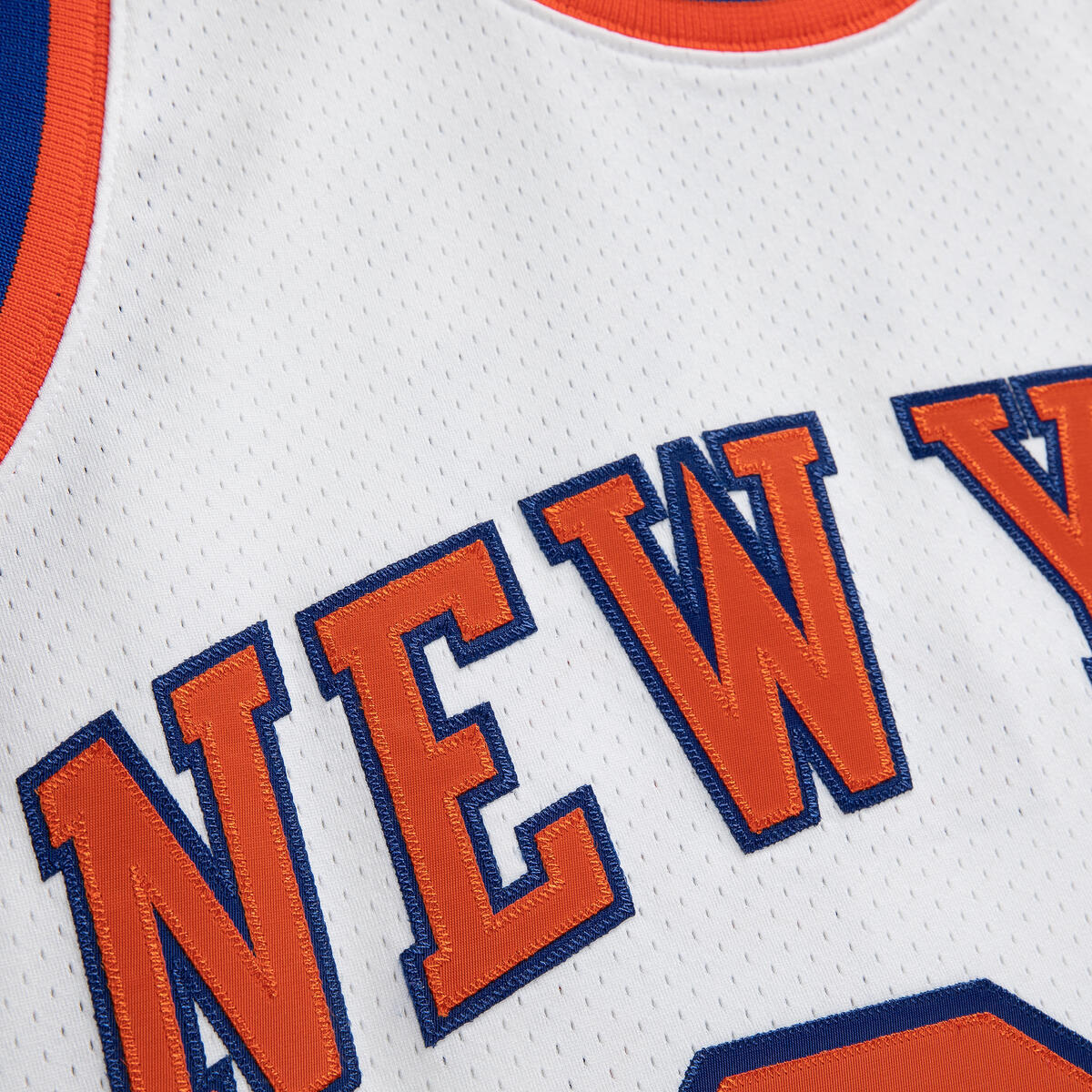 NBA AUTHENTIC JERSEY KNICKS 1985 PATRICK EWING White AJY4SB19086-NYKWHIT85PEW - Image 1