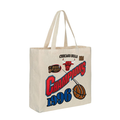 NBA GRAPHIC TOTE BAG 2.0 BULLS - Gold - Image 1