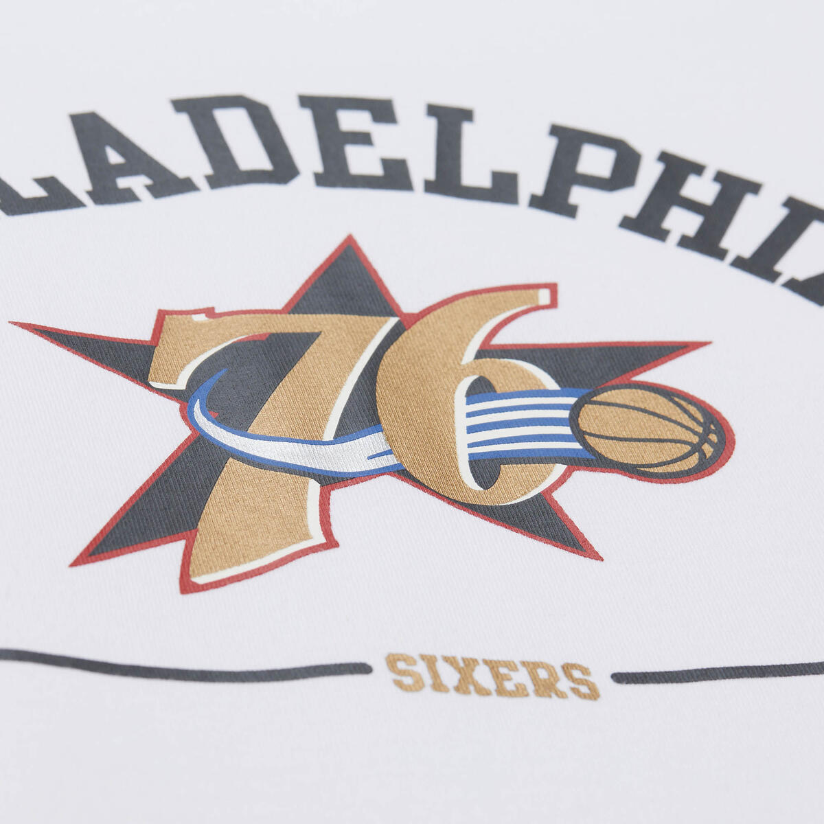 NBA GRAPHIC SS HOOD TEE 76ERS White FC10112-P76WHIT - Image 2