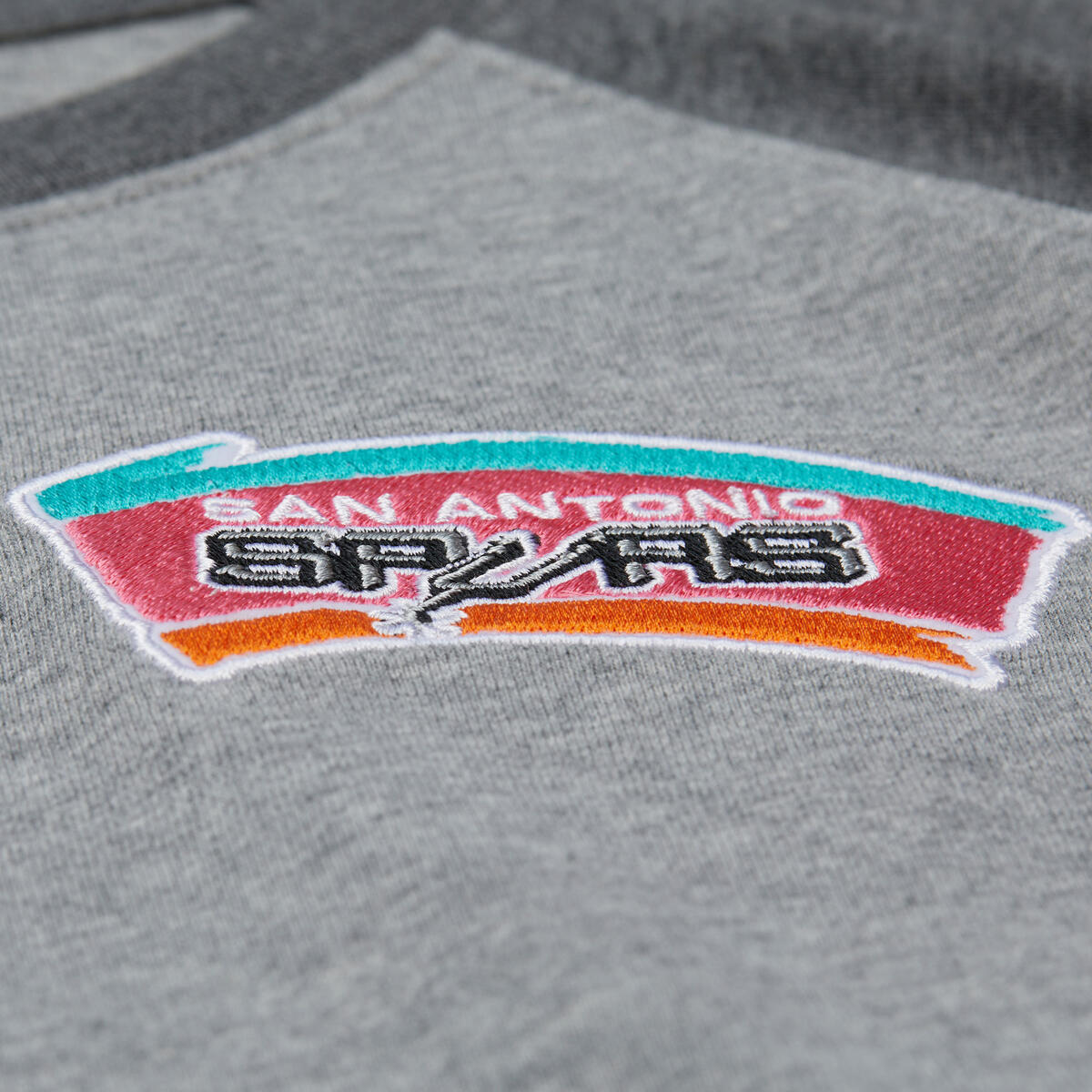 NBA LEGACY COLLECTION PREMIUM LS TEE SAN ANTONIO SPURS - Image 4