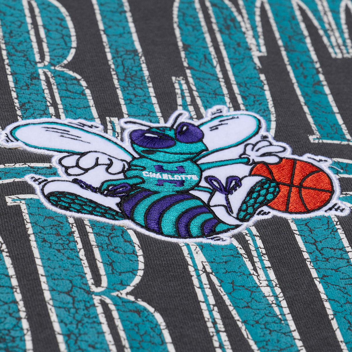 NBA DOWNTOWN COLLECTION FLEECE CREW CHARLOTTE HORNETS - Image 4