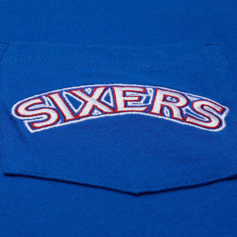 NBA DOUBLE HIT SS POCKET TEE VINTAGE LOGO 76ERS - Royal - Image 3