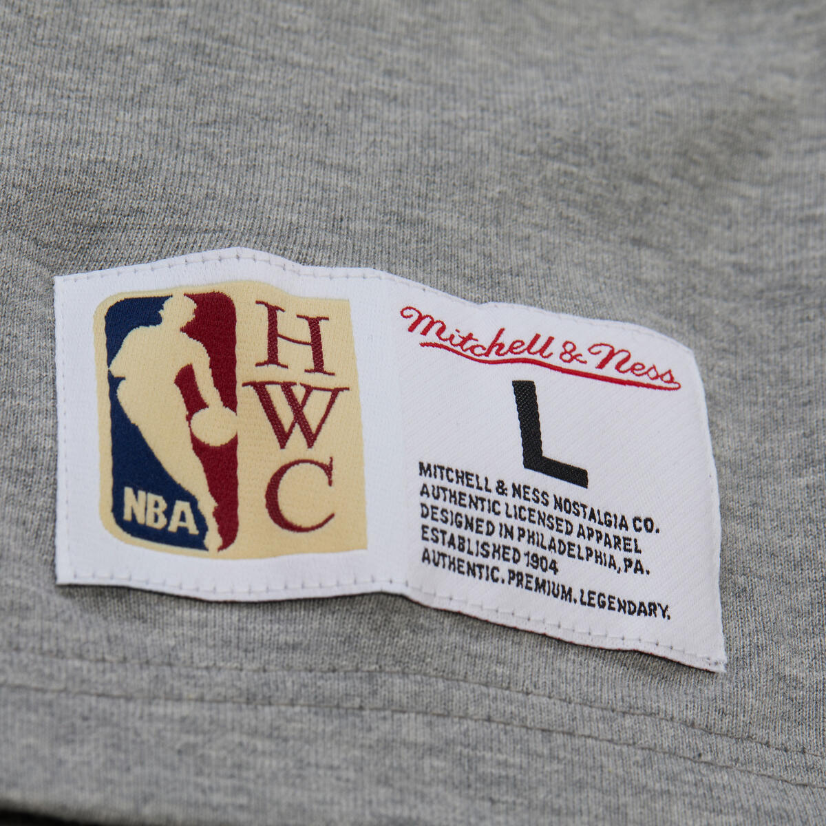 NBA HERITAGE COLLECTION PREMIUM SS TEE VINTAGE LOGO 76ERS GREY HEATHER-CREAM FC9283-P76GHCR - Image 2