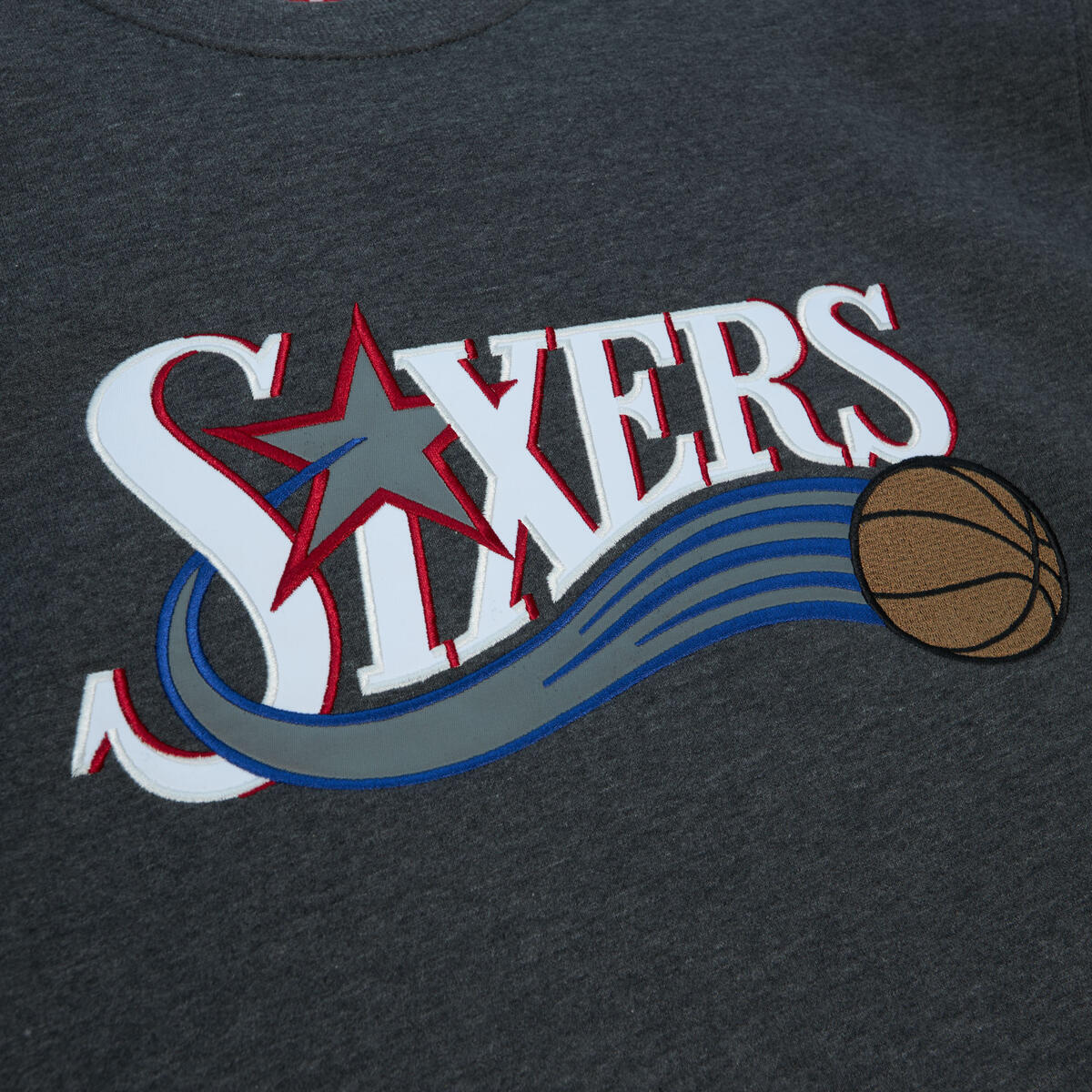 NBA PLAYOFF WIN 2.0 CREW VINTAGE 76ERS Black Heather FCPO6736-P76YYPPPBKHT - Image 3
