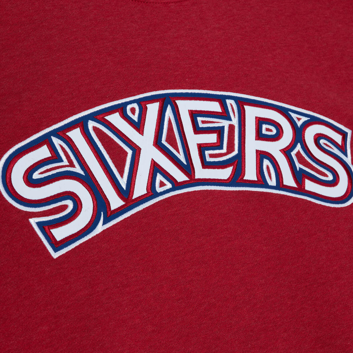 NBA PLAYOFF WIN 2.0 CREW VINTAGE 76ERS Scarlet Heather FCPO6736-P76YYPPPSCHT - Image 1