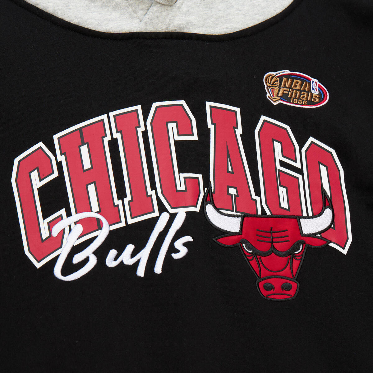 NBA PREMIUM FLEECE HOODIE VINTAGE LOGO BULLS Black FPHD6593-CBUYYPPPBLCK - Image 3