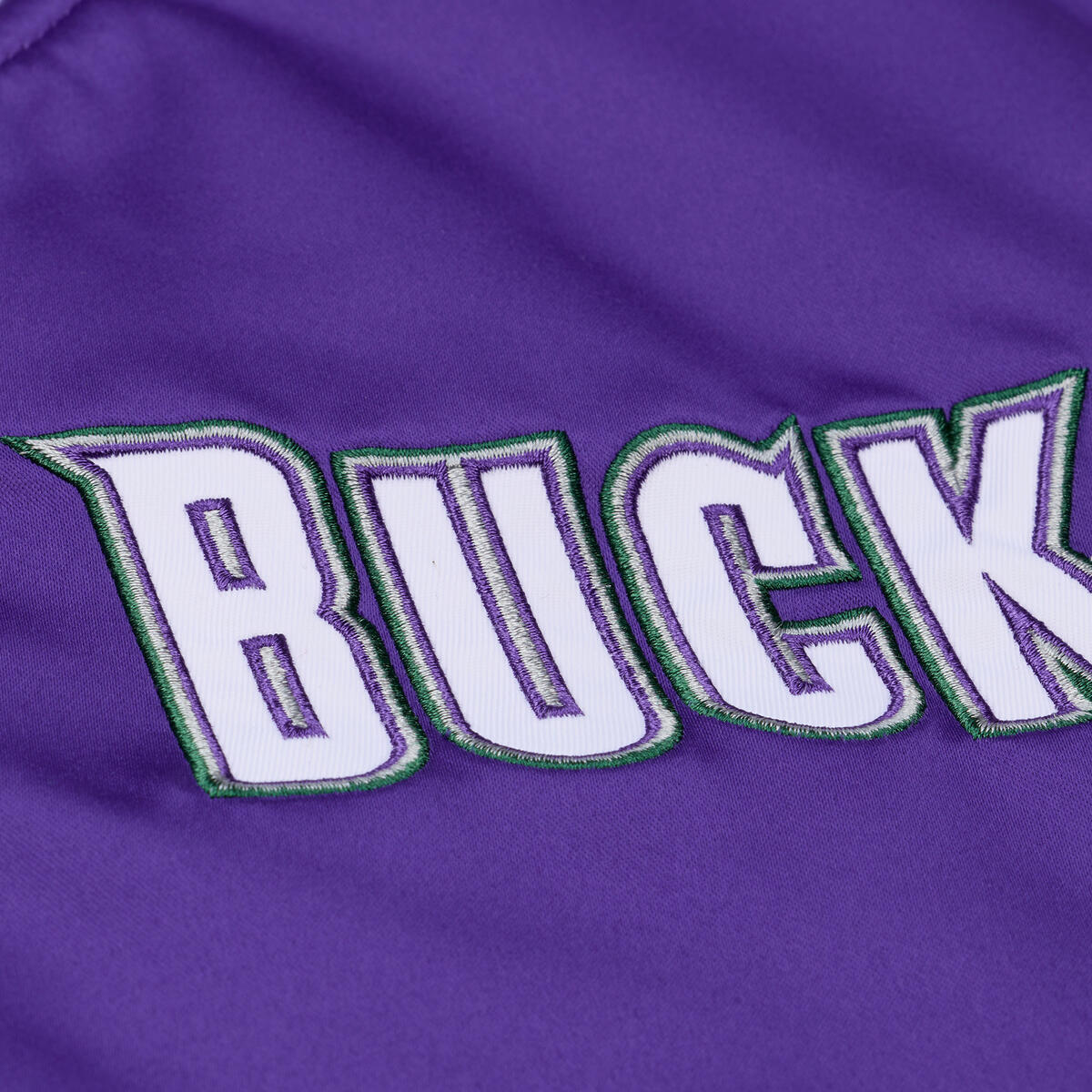 NBA THROW IT BACK HEAVYWEIGHT SATIN JACKET VINTAGE BUCKS - Image 3