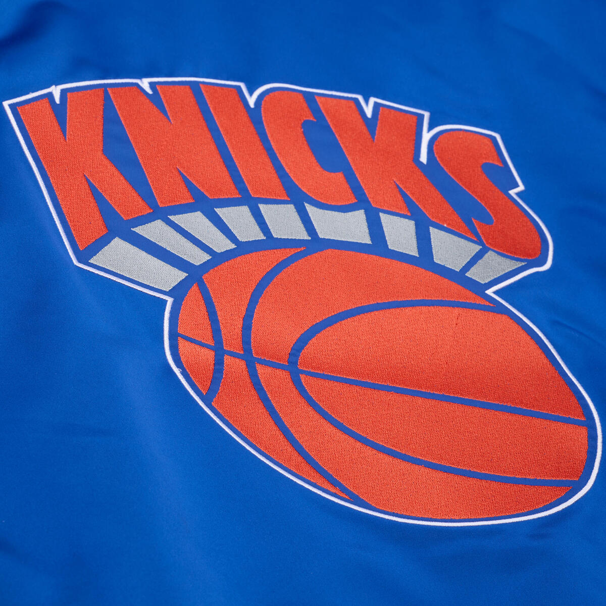 NBA THROW IT BACK HEAVYWEIGHT SATIN JACKET VINTAGE KNICKS - Image 7