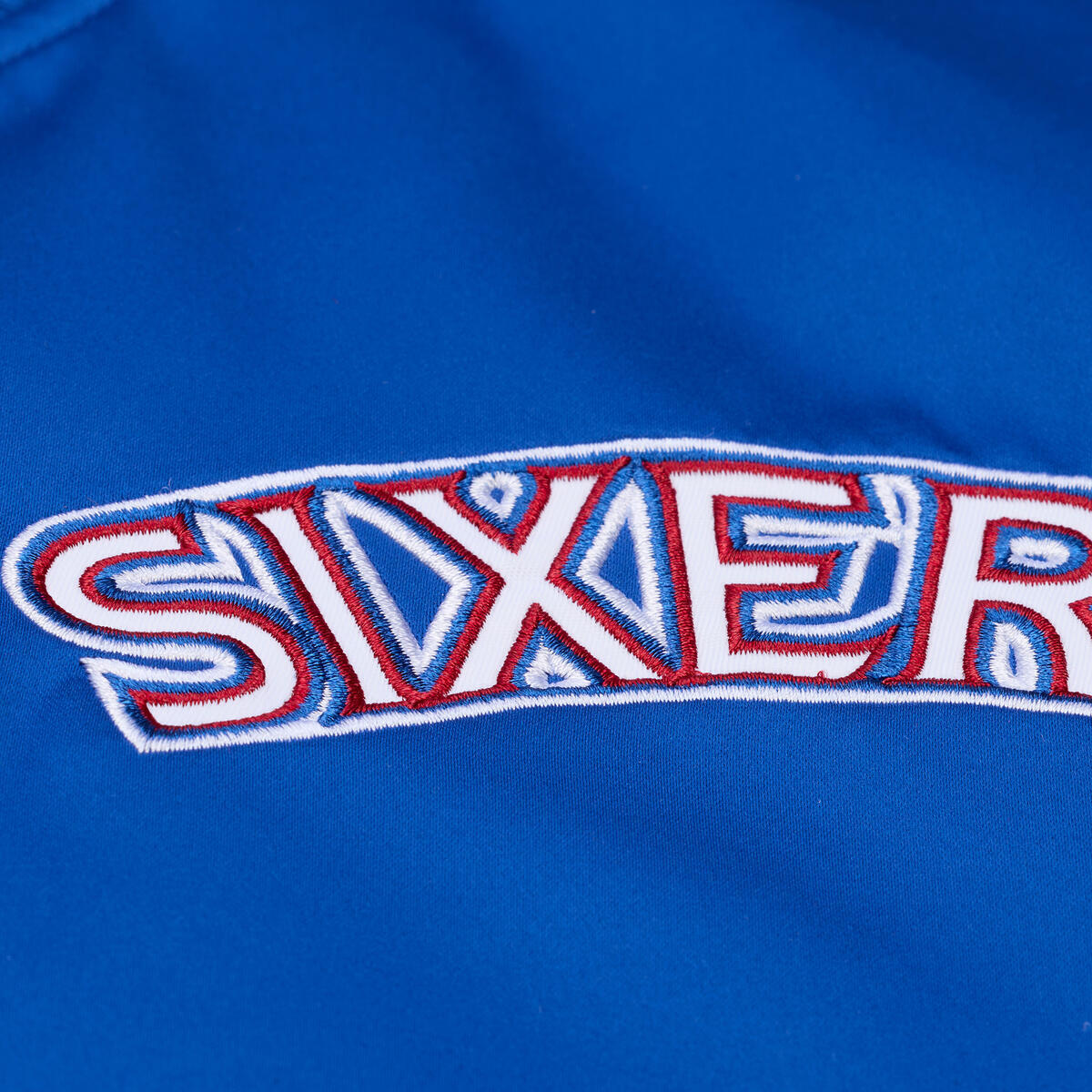 NBA THROW IT BACK HEAVYWEIGHT SATIN JACKET VINTAGE 76ERS - Image 3