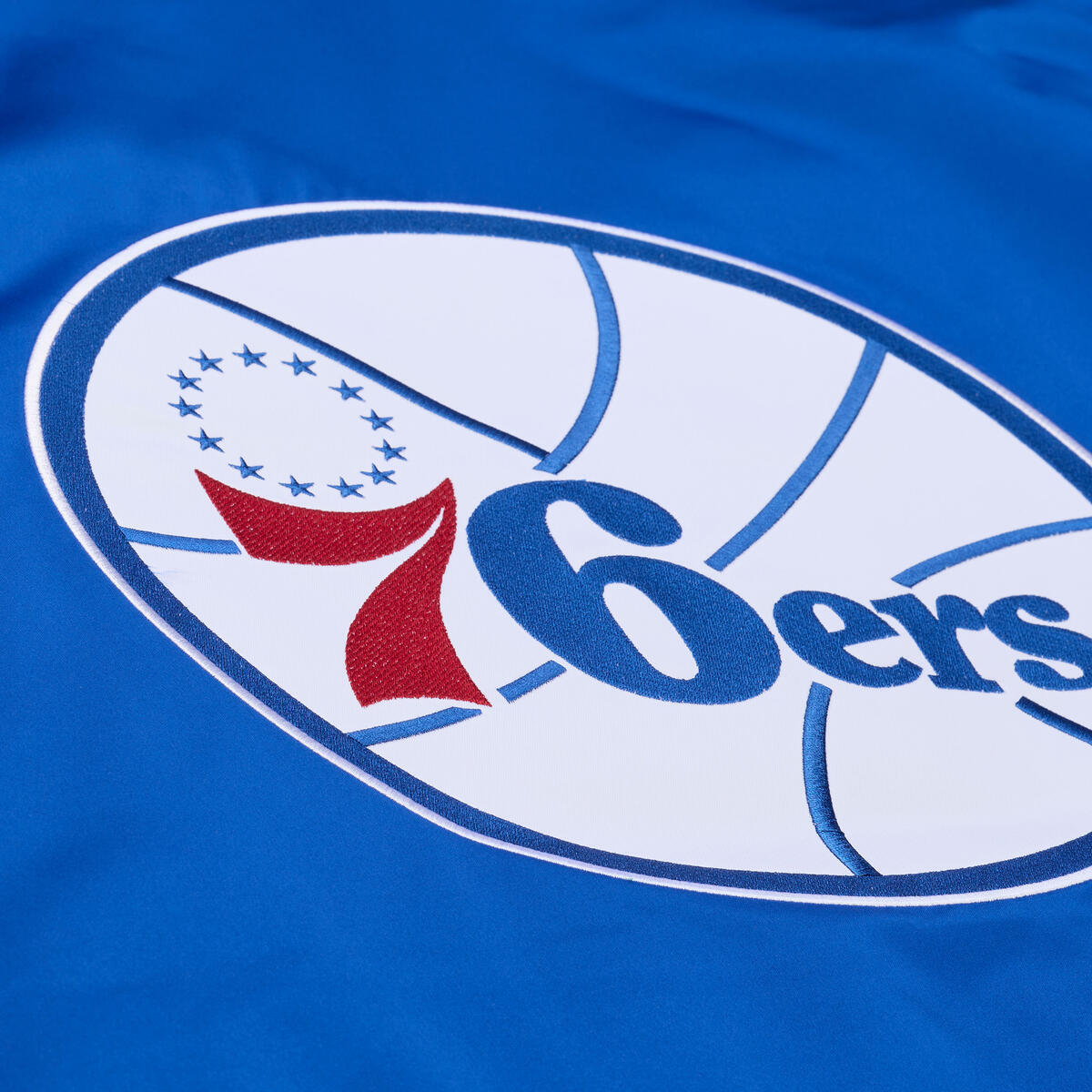 NBA THROW IT BACK HEAVYWEIGHT SATIN JACKET VINTAGE 76ERS - Image 7