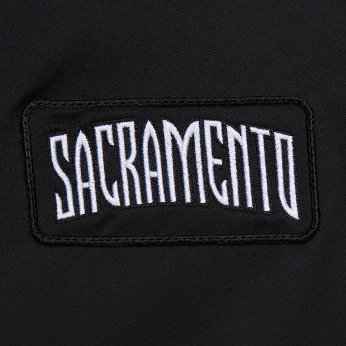 NBA TEAM LEADER SATIN BOMBER VINTAGE LOGO KINGS Black JK8095-SKIBLCK - Image 3