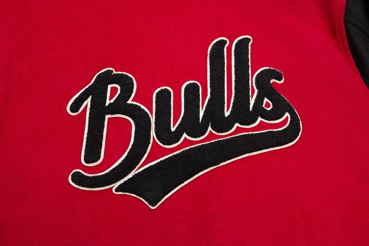 NBA TEAM LEGACY VARSITY JACKET BULLS - Image 6