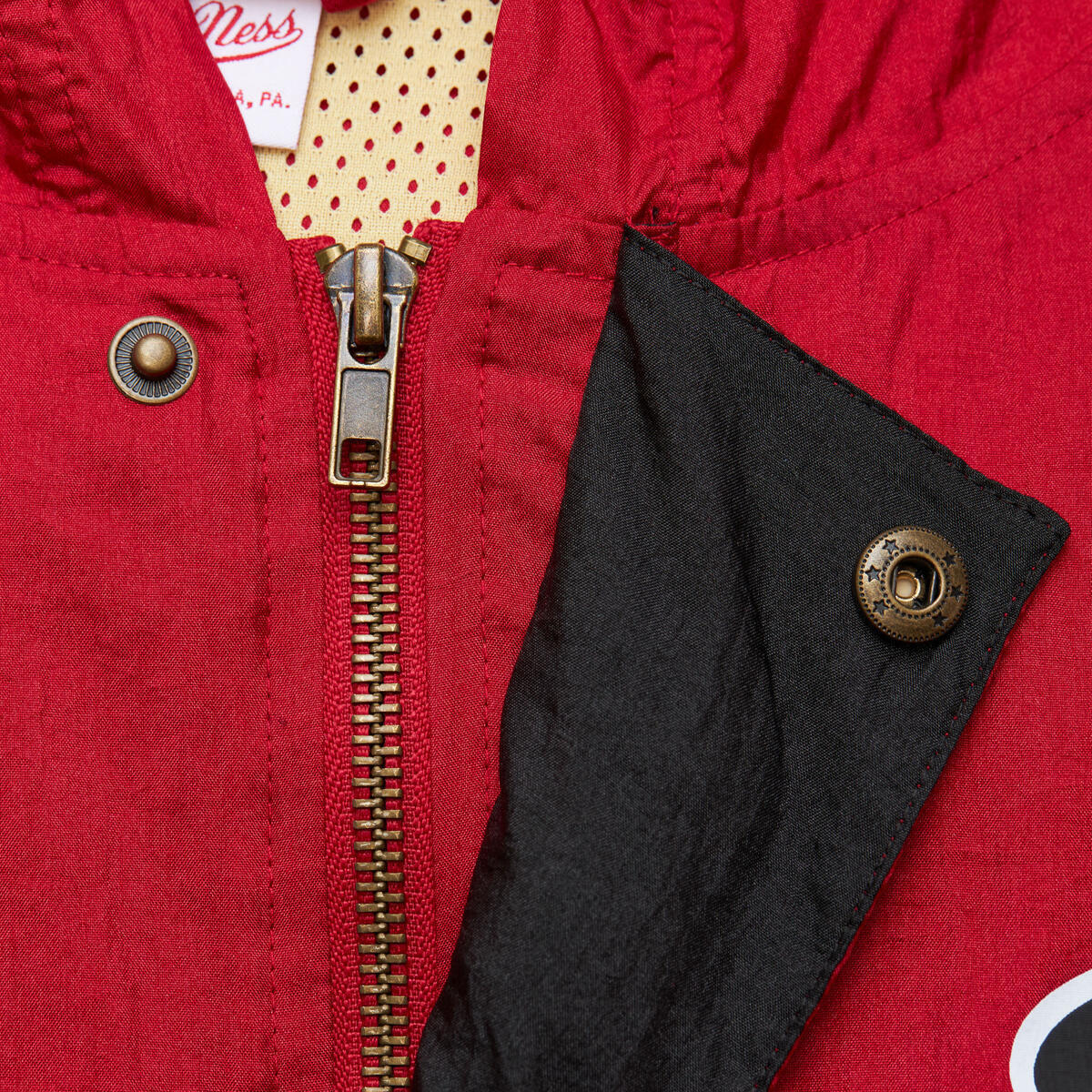 NBA TEAM OG 2.0 ANORAK WINDBREAKER VINTAGE LOGO BULLS Scarlet OJPO7093-CBUYYPPPSCAR - Image 4