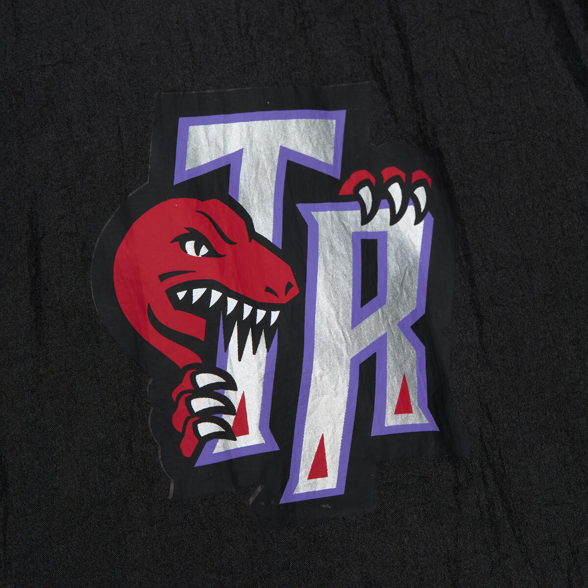 NBA TEAM OG 2.0 ANORAK WINDBREAKER VINTAGE LOGO RAPTORS Black OJPO7093-TRAYYPPPBLCK - Image 3