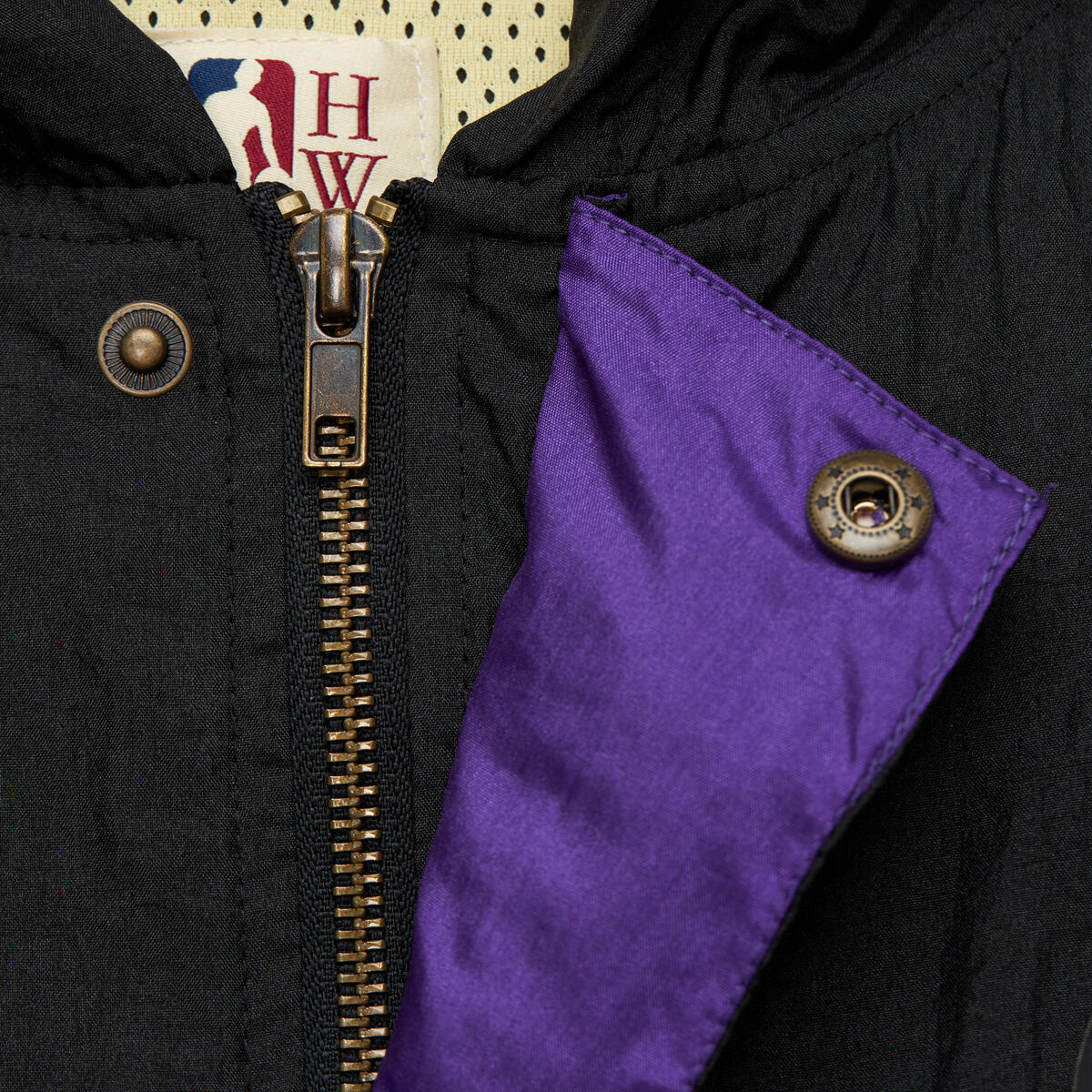 NBA TEAM OG 2.0 ANORAK WINDBREAKER VINTAGE LOGO RAPTORS Black OJPO7093-TRAYYPPPBLCK - Image 5