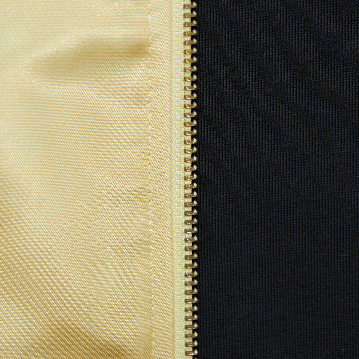 NBA TEAM OG 2.0 LIGHTWEIGHT SATIN JACKET VINTAGE LOGO BULLS - Gold - Image 6