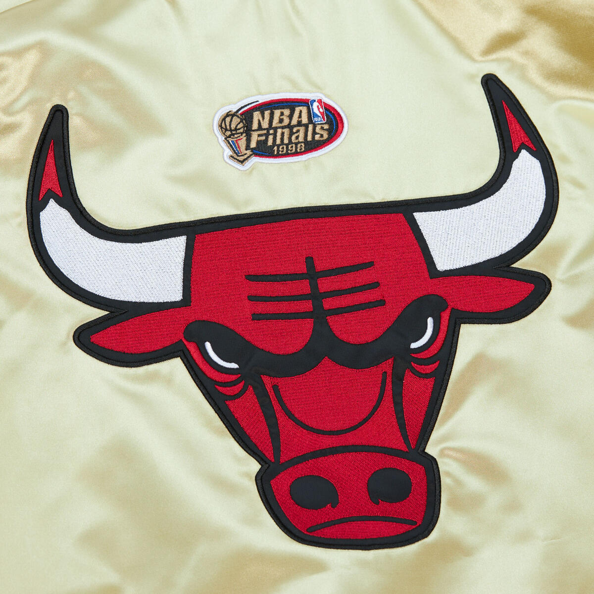 NBA TEAM OG 2.0 LIGHTWEIGHT SATIN JACKET VINTAGE LOGO BULLS - Gold - Image 7