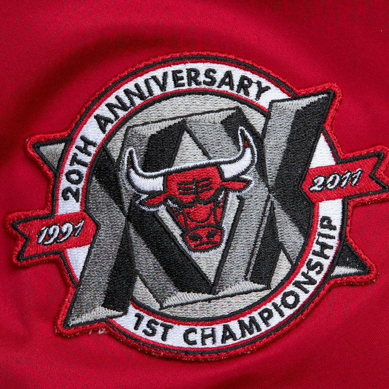 NBA LIGHTWEIGHT SATIN BOMBER VINTAGE LOGO BULLS - Image 3