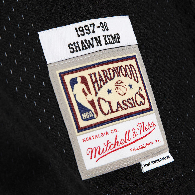 NBA SWINGMAN JERSEY CAVALIERS 1997 SHAWN KEMP - Black - Image 3