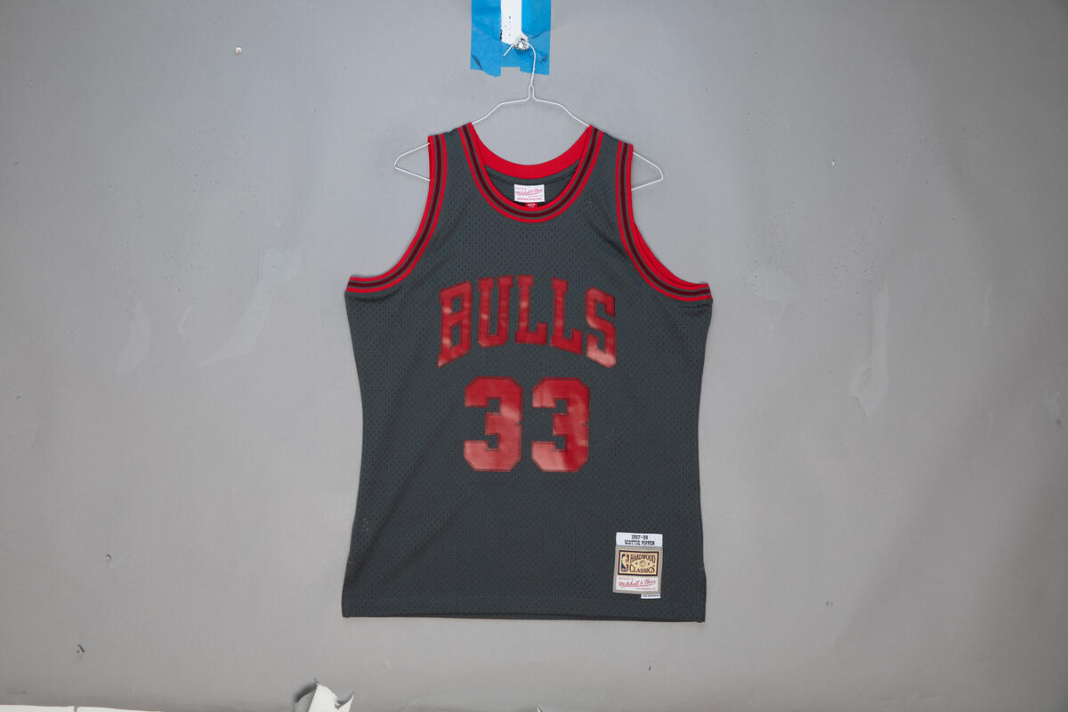 NBA SPACE KNIT SWINGMAN JERSEY BULLS 1997 SCOTTIE PIPPEN - Image 1