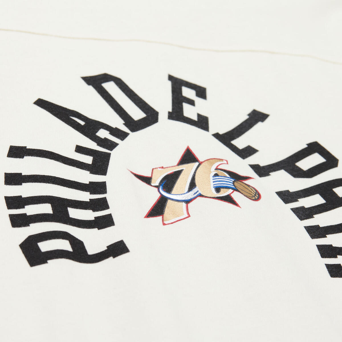 NBA CROPPED YOKE TEE 76ERS - Image 3