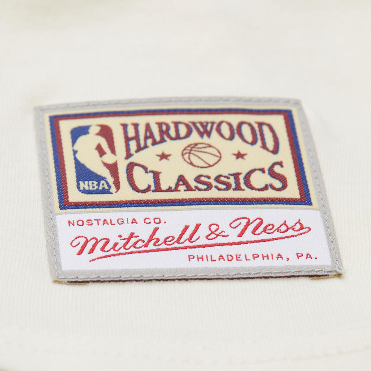 NBA CROPPED YOKE TEE 76ERS - Image 4