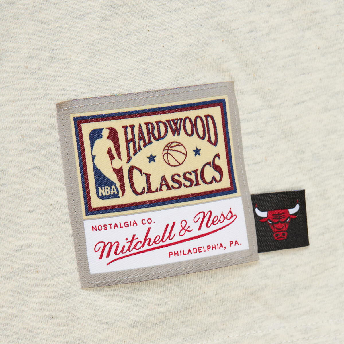 NBA LEGACY DEFINED SS TEE HWC BULLS Oatmeal Heather SS8412-CBUOTHT - Image 8