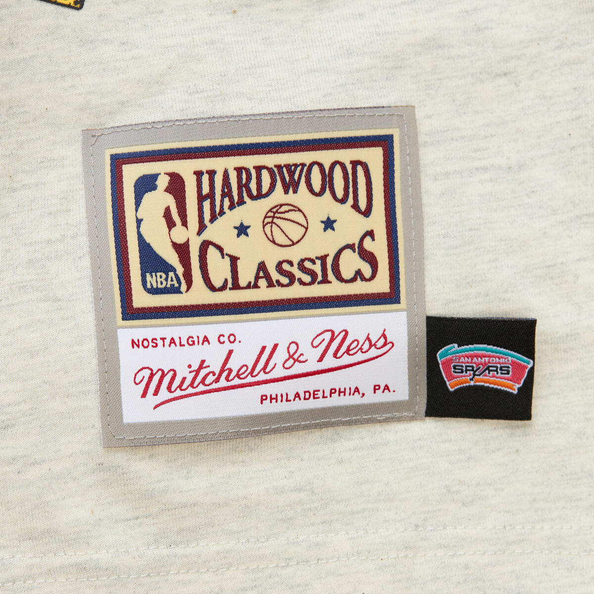 NBA LEGACY DEFINED SS TEE HWC SPURS Oatmeal Heather SS8412-SASOTHT - Image 10